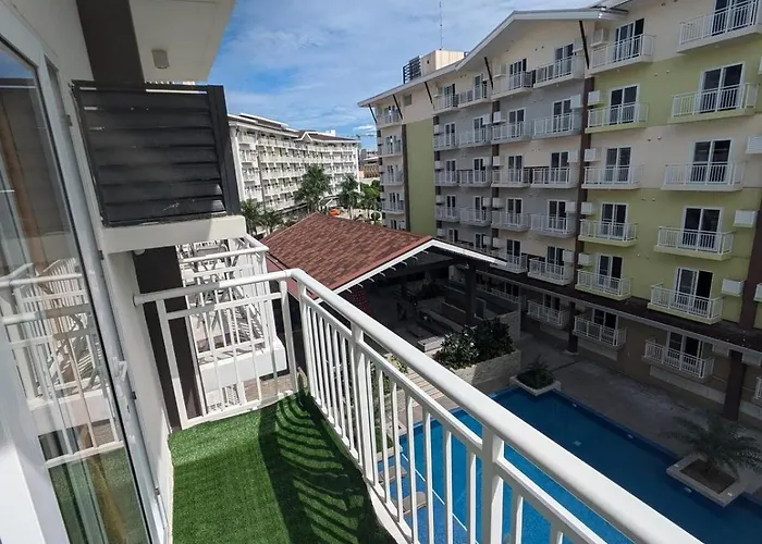 Near Airport Luxury On A Budget Gym, Pool, 55 Smart Tv, Balcony Facing Amenities *