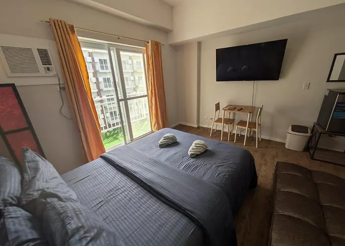 Near Airport Luxury On A Budget Gym, Pool, 55 Smart Tv, Balcony Facing Amenities