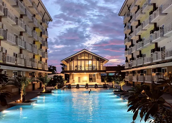 Apartment Near Airport Luxury On A Budget Gym, Pool, 55 Smart Tv, Balcony Facing Amenities *
